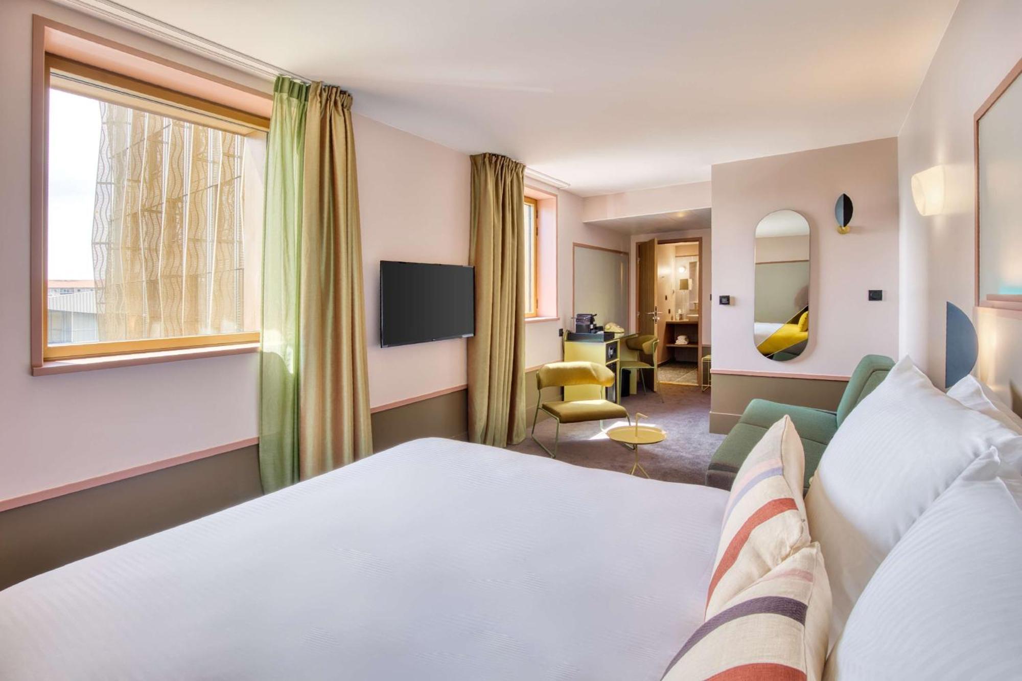 Aiden By Western & Hotel 4*